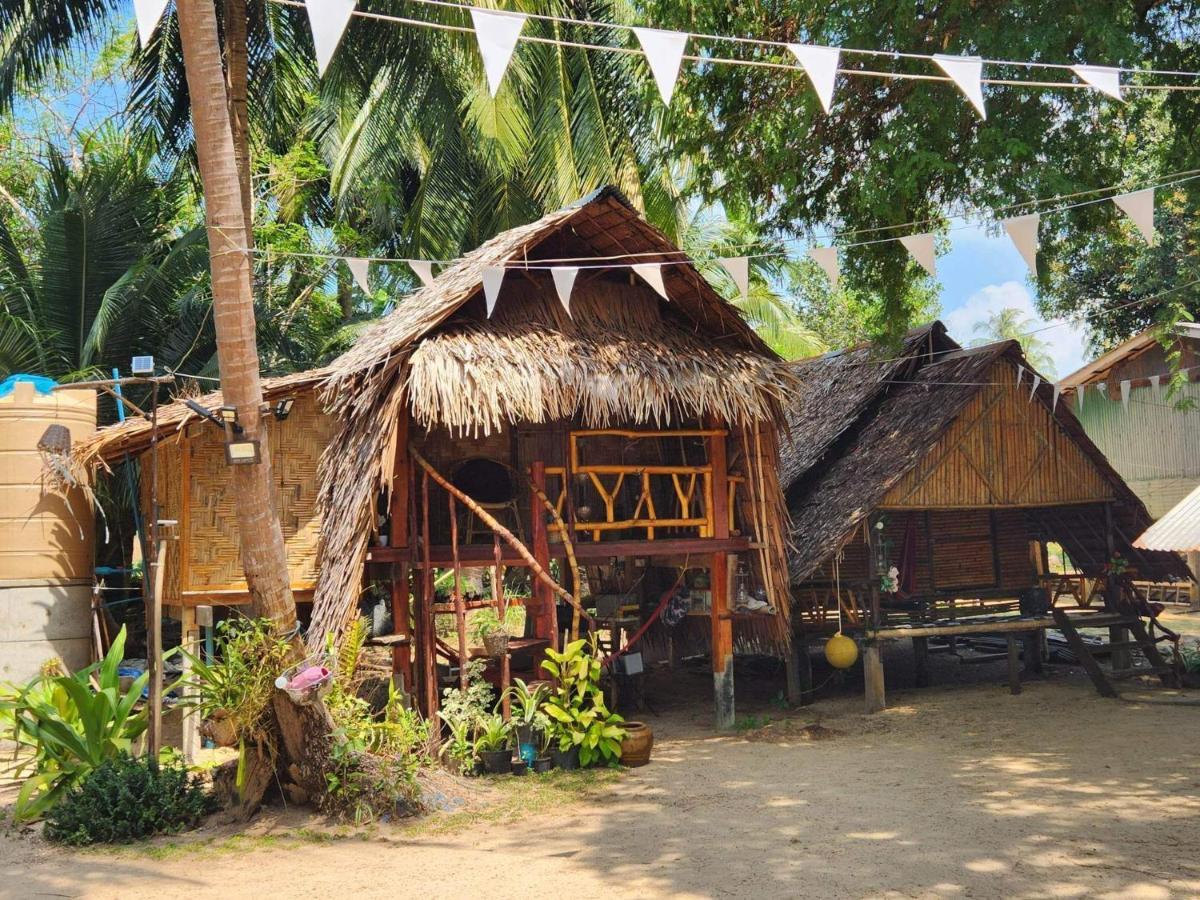 Malee Homestay Ko Por Buitenkant foto